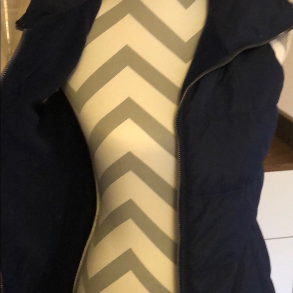 Classic Puffer Vest - Picture 5 of 5